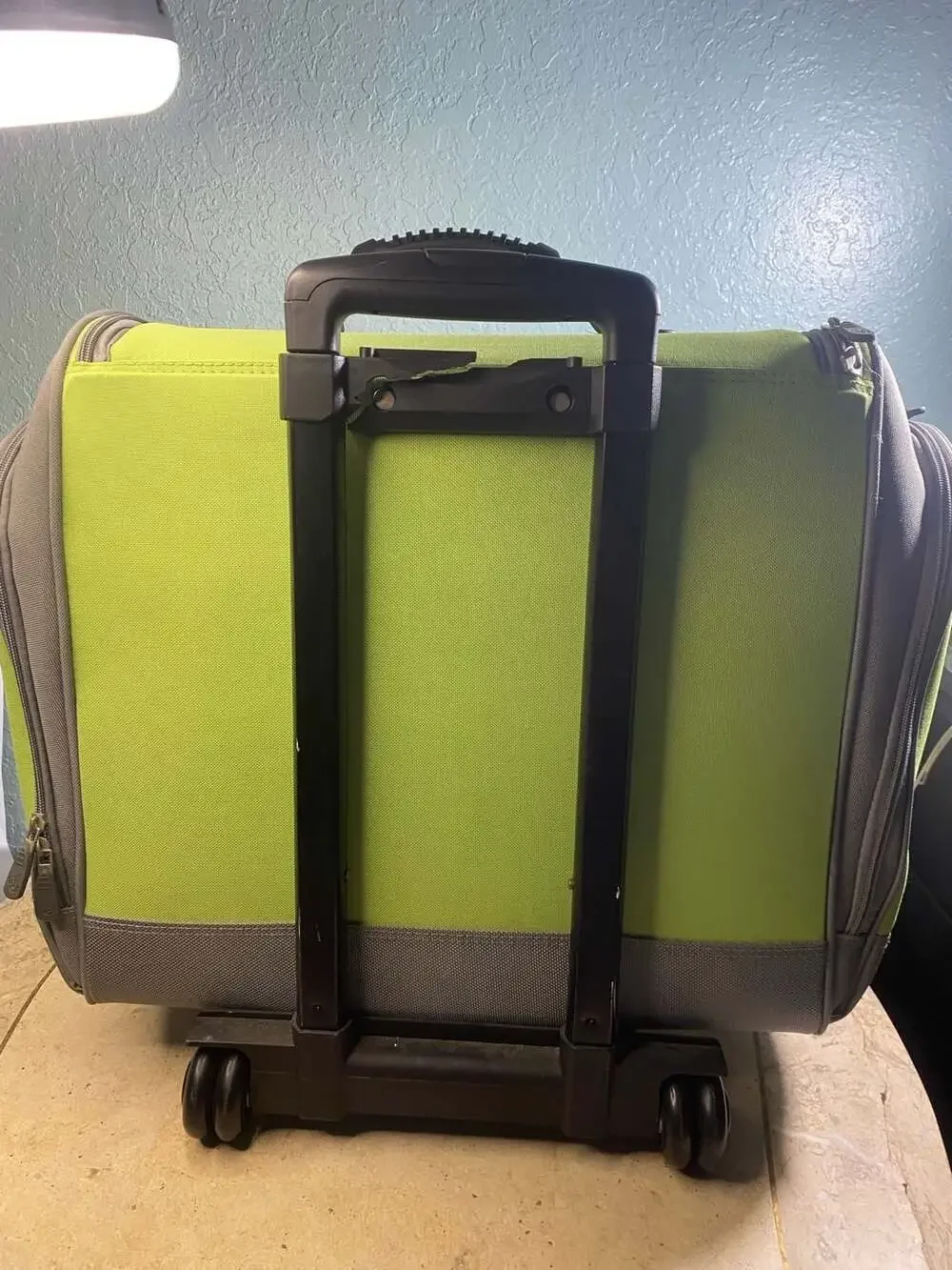 Provo Craft Cricut Personal Electronic Cutter Bundle with Carrying Tote